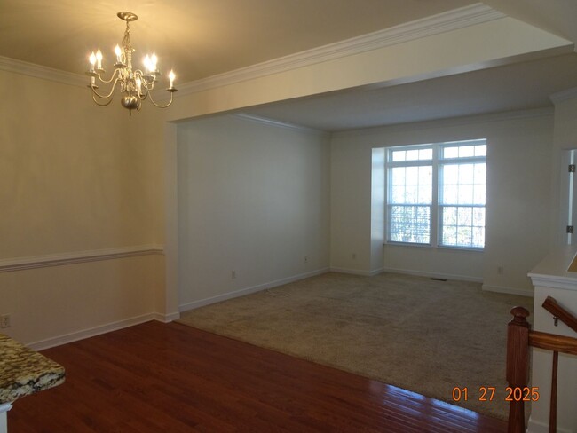 Building Photo - 3 Bedroom Townhome Rental in Liberty Crossing