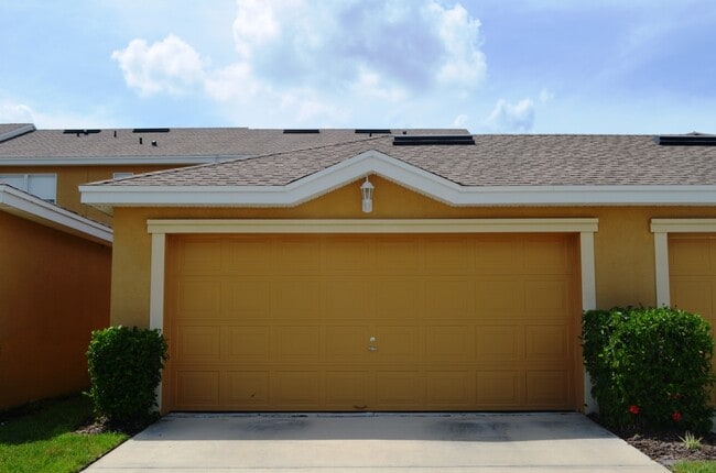 Building Photo - 3/2.5 Townhouse with 2-Car Garage in Turtl...