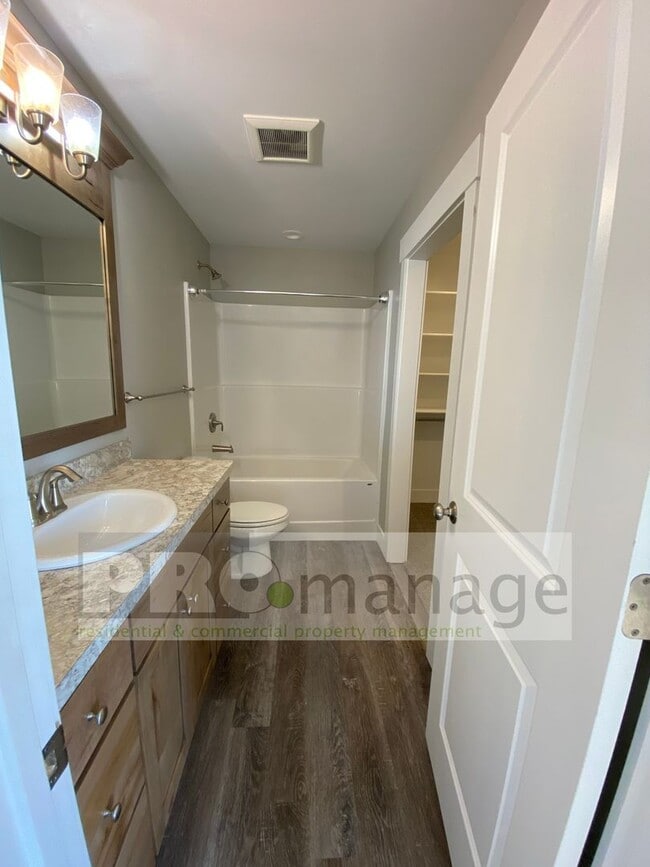 Building Photo - 3 bd, 2.5 bath Townhouse in Rigby