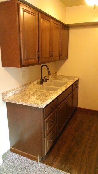 Building Photo - 401 N East St