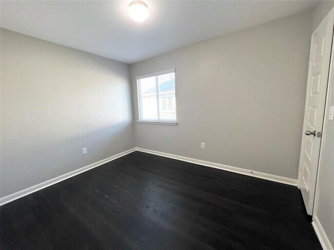 Building Photo - 802 Mitchell Dr