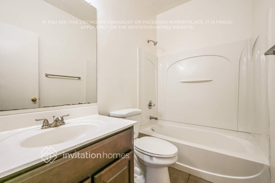 Building Photo - 7002 S 40th Ln