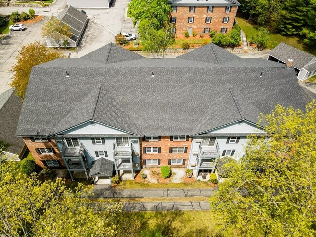 Building Photo - 11 Northbrook Dr