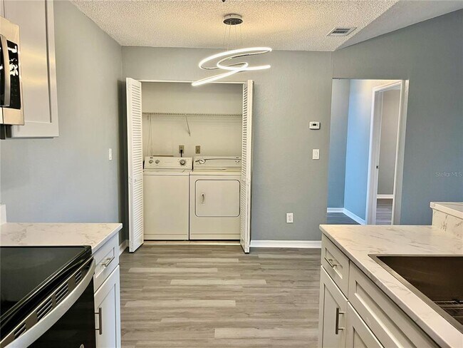 Building Photo - 10263 Gandy Blvd N