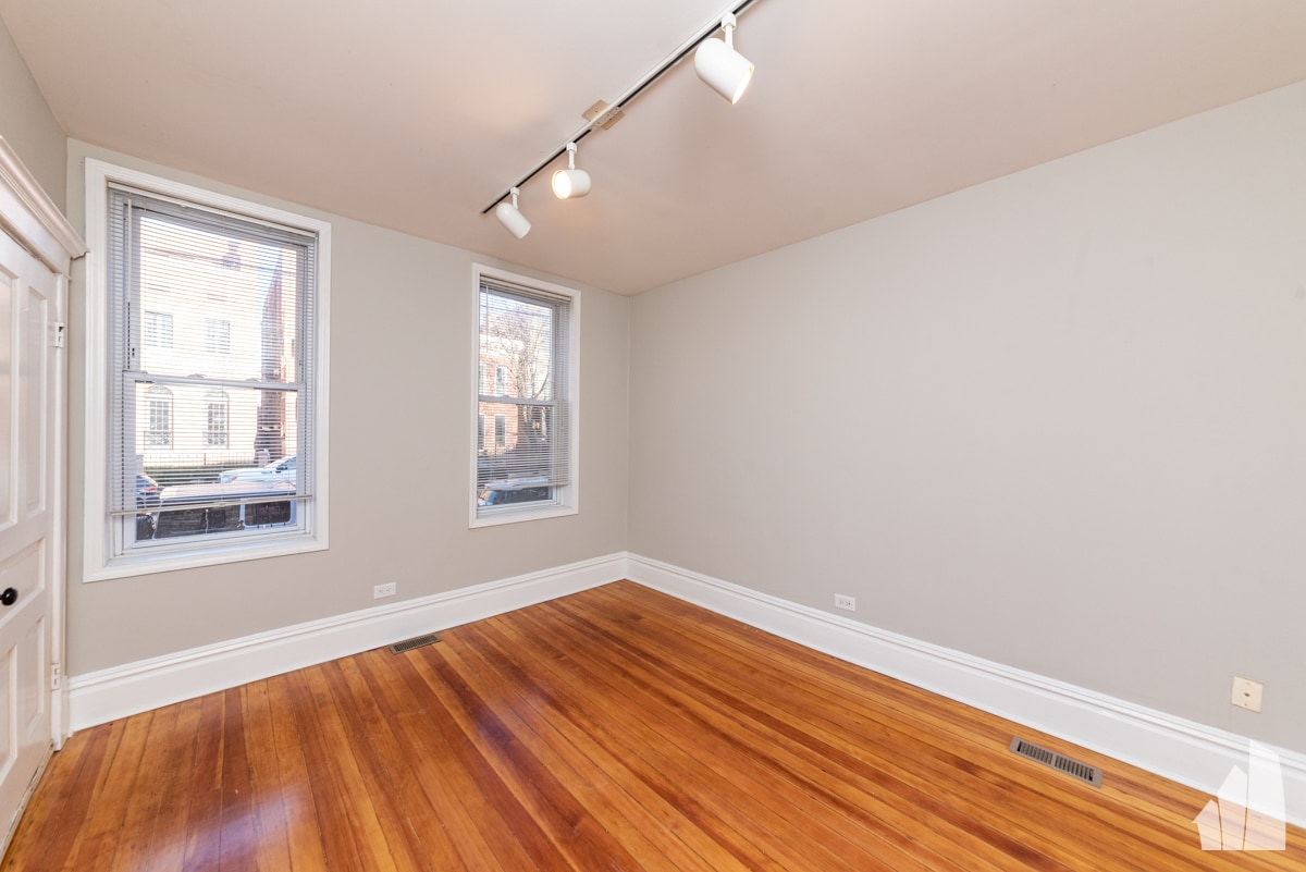 Building Photo - 2334 N Southport Ave