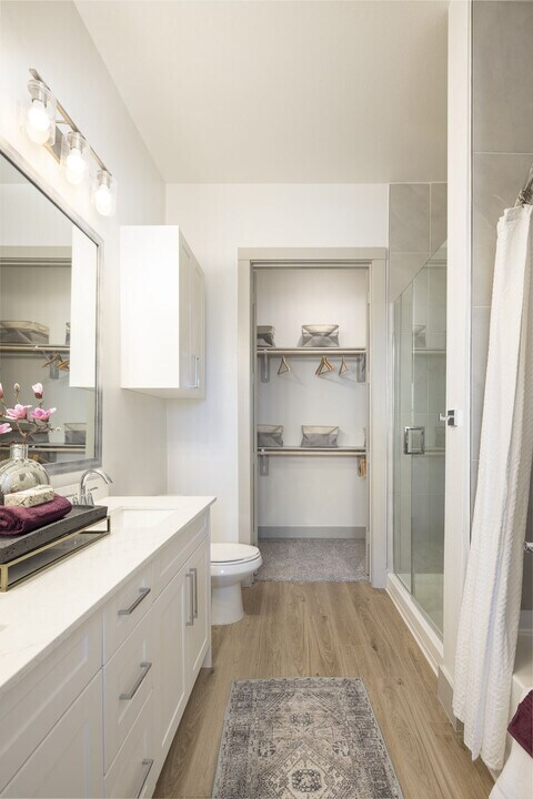 Building Photo - Massive Move-In Perks: 6 Weeks Free + $1,0...