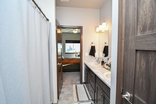 Building Photo - Stylish Townhome in Harrisburg School District – Open Floor Plan & Loft!
