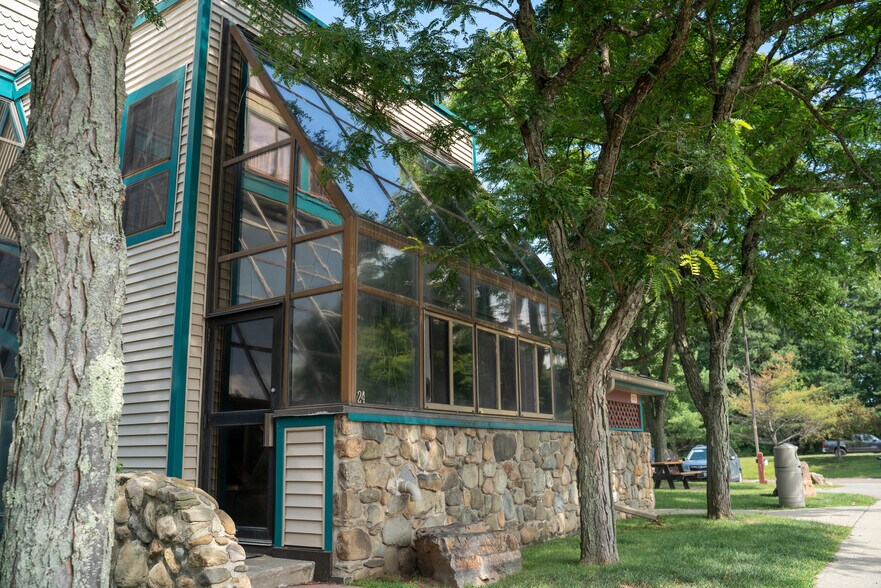 Primary Photo - 10 Kellogg Rd