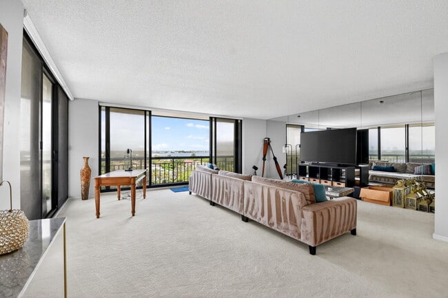 Building Photo - 4100 N Ocean Dr