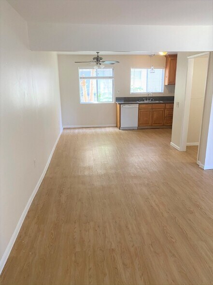 Building Photo - 973 Mission Dr