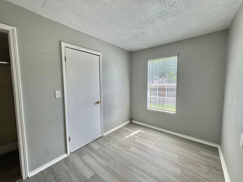 Building Photo - 1501 SW 30th St