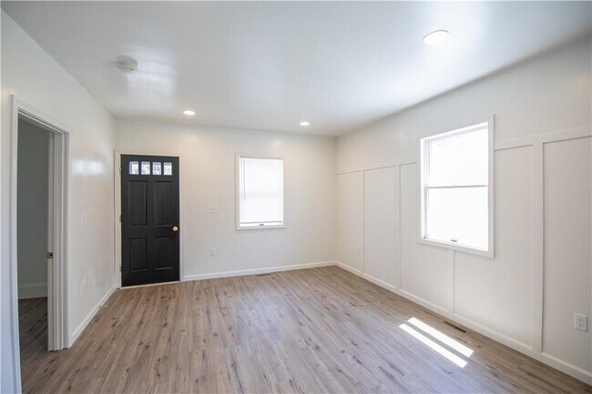 Building Photo - 103 Rodman St
