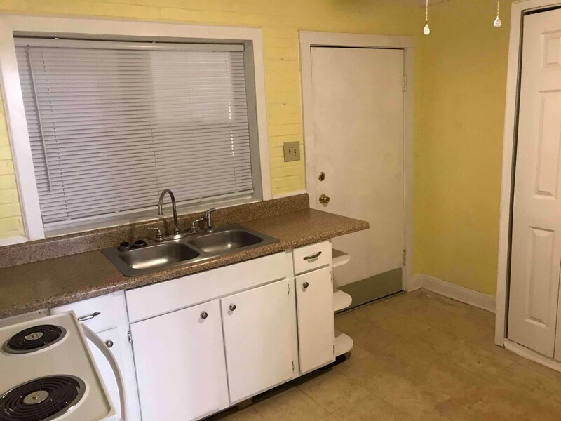 Building Photo - 7607 Columbus Rd