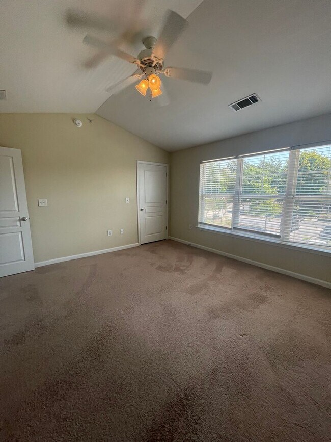 Building Photo - 18-1825 Whittaker