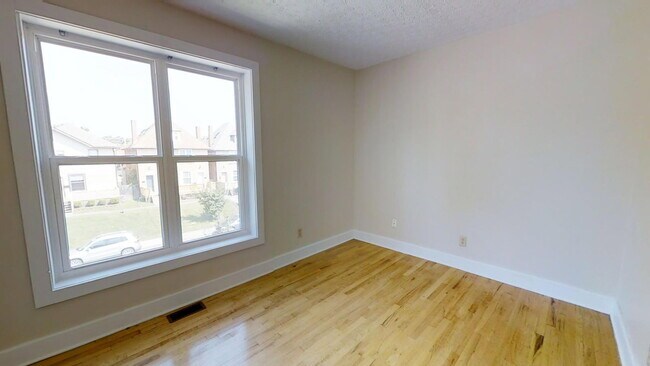 Building Photo - 1379 Indianola Ave