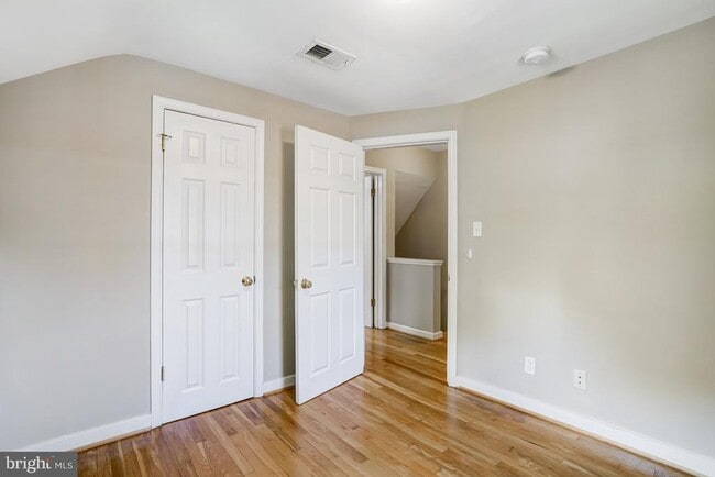 Building Photo - 1424 N Longfellow St