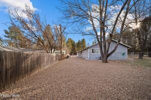 Building Photo - 463 Larson Rd