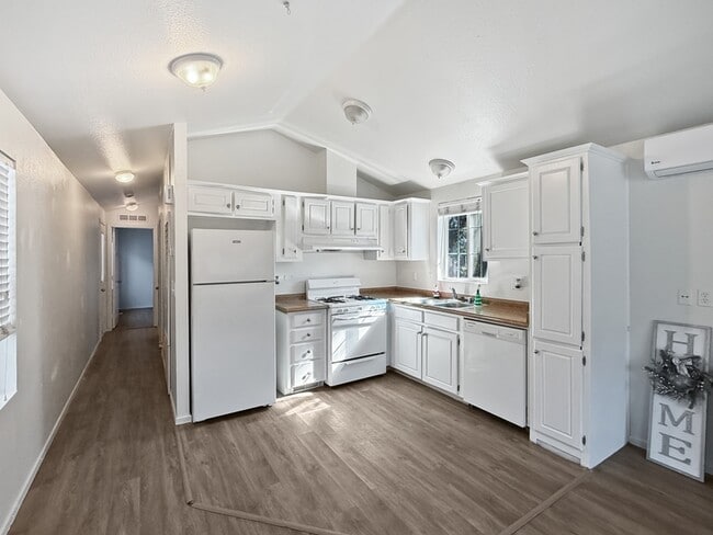 Building Photo - 1019 33rd St