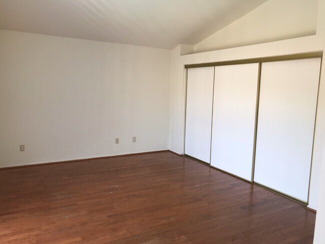 Building Photo - 4bd 3ba Charming Home For Rent!