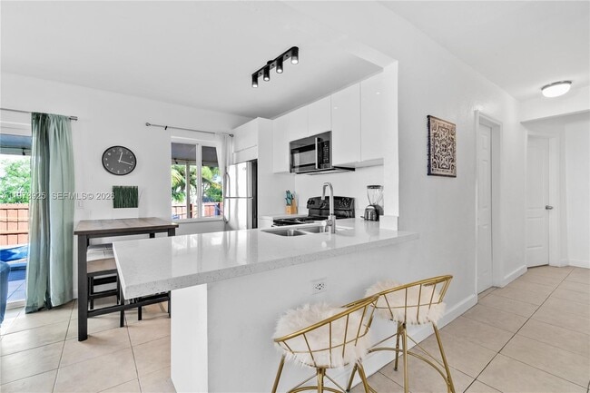 Building Photo - 1021 NW 23rd Ave