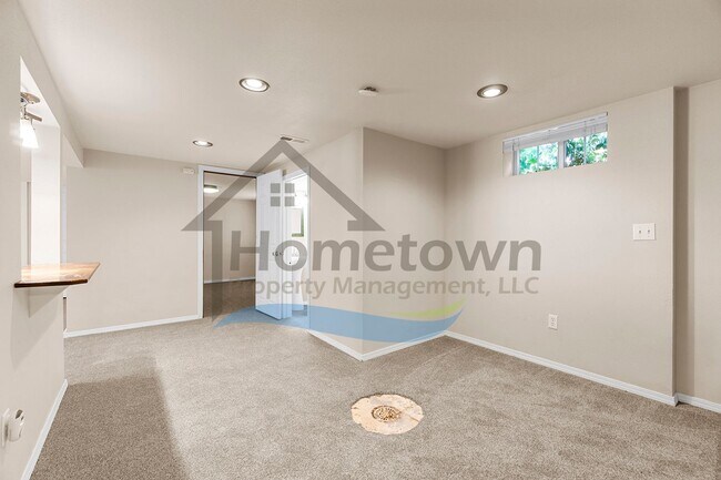 Building Photo - 4 Bedroom 2 Bathroom Home with a Fully Fen...