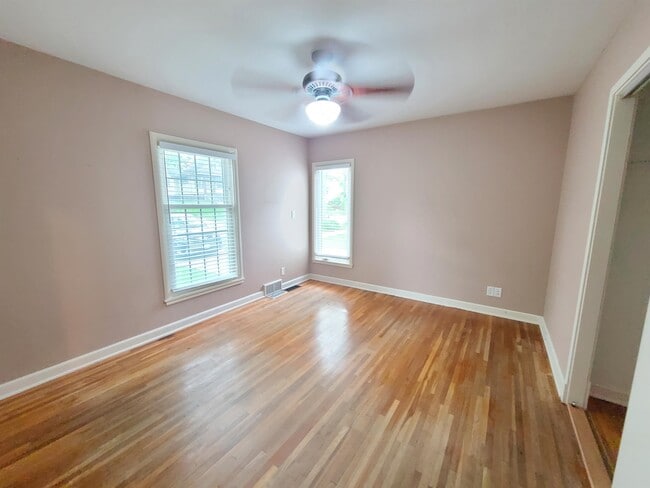 Building Photo - 1103 1st St NW