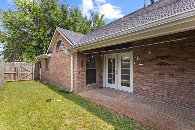 Building Photo - 405 Harbor Oaks Dr