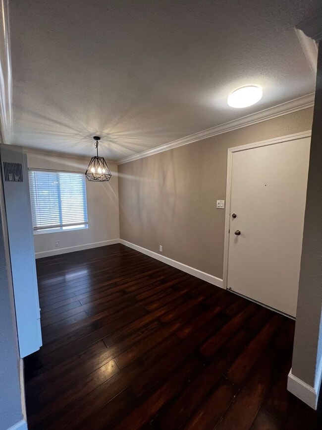 Building Photo - BEAUTIFUL 1 BEDROOM X1 BATHROOM CONDO!!! NOW LEASING!!!
