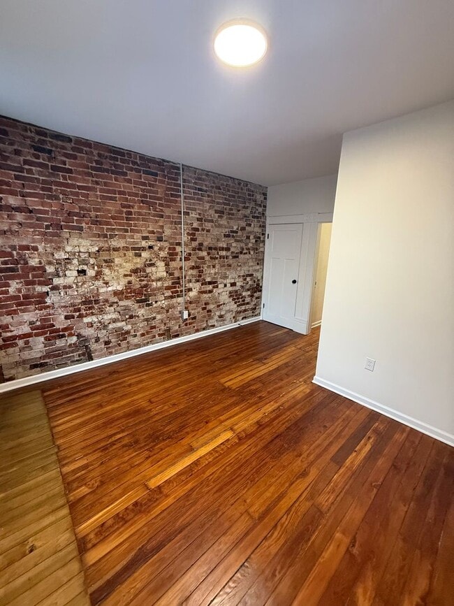 Building Photo - 3-Bedroom, 2.5-Bath Spacious Townhome located in Merion Village