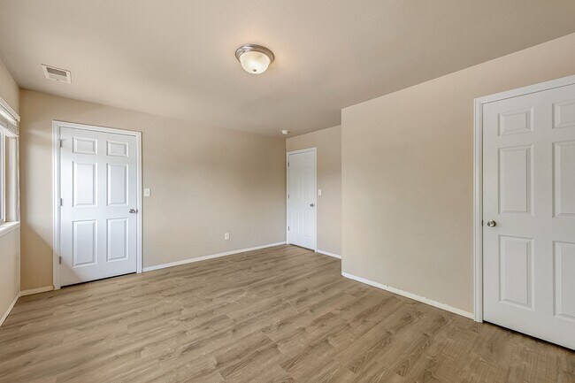 Building Photo - Spacious Multi-Level Townhome in Brookwillow