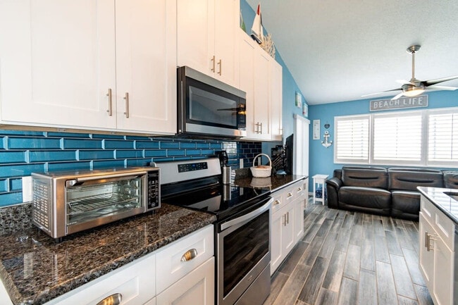 Building Photo - 516 Beach Park Ln