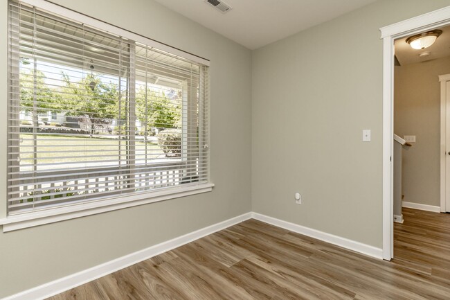 Building Photo - 3 bedroom, 2.5 bath DuPont home featuring AC!