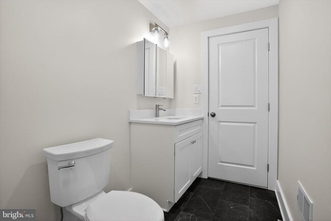 Building Photo - 344 Grove St