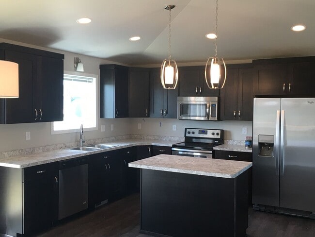 Primary Photo - 1397 Goldenwood Dr