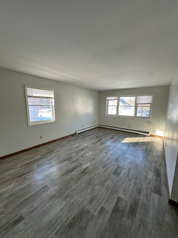 Building Photo - 516 Kendall Ave S