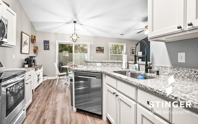 Building Photo - 16 Brindlewood Dr