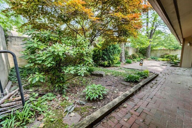 Building Photo - 5360 Red Lake Ct