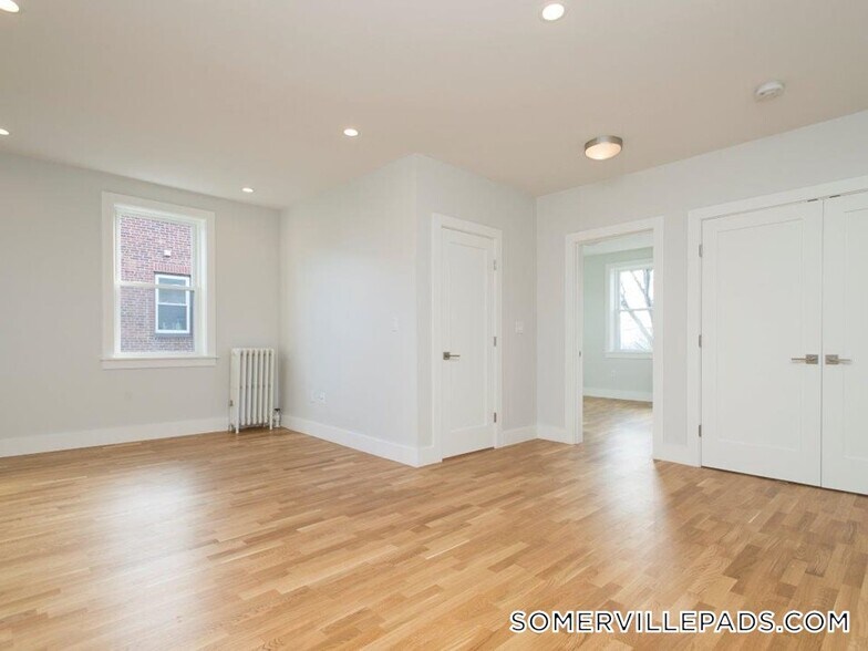 Building Photo - 136 Highland Ave