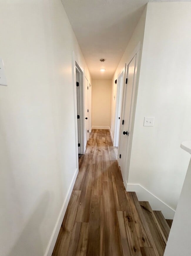 Building Photo - 346 Valley View Dr