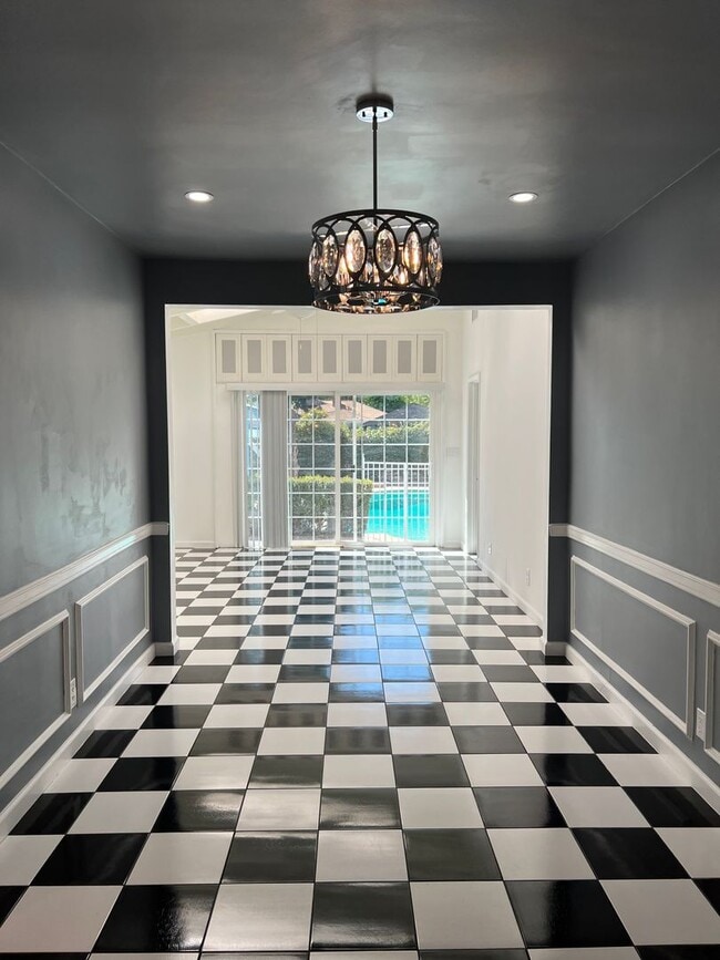 Building Photo - Adorable pool home in Sherman Oaks