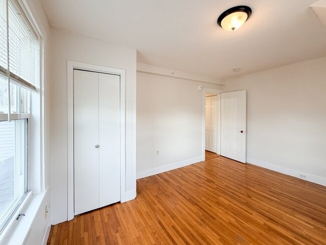 Building Photo - 102 Dysart St