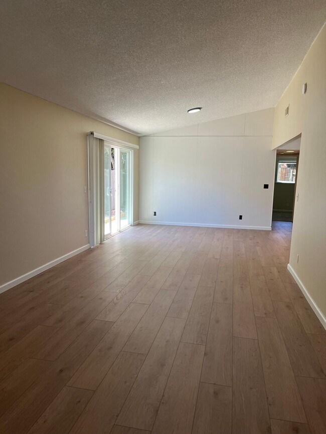 Building Photo - Cowell 4808-4810