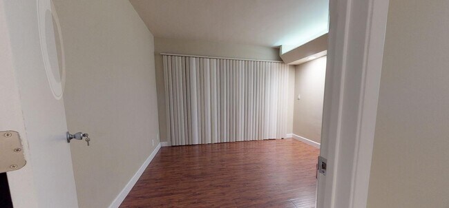 Building Photo - 6121 Saturn St