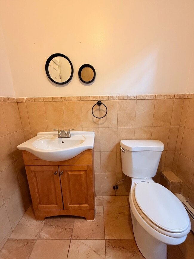 Building Photo - 35 W 47th St