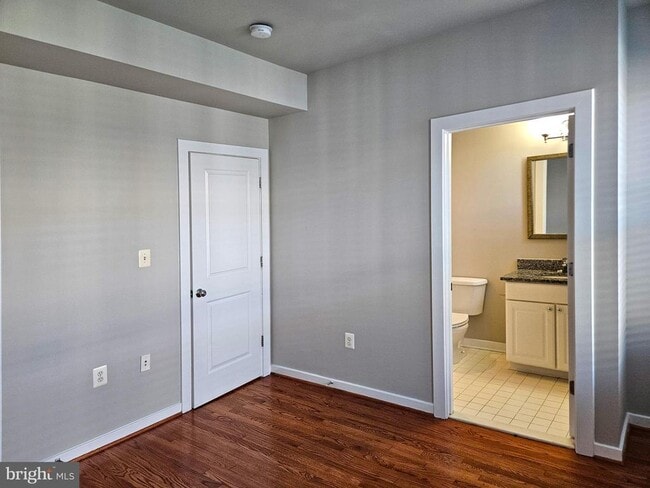 Building Photo - 12 S Regester St