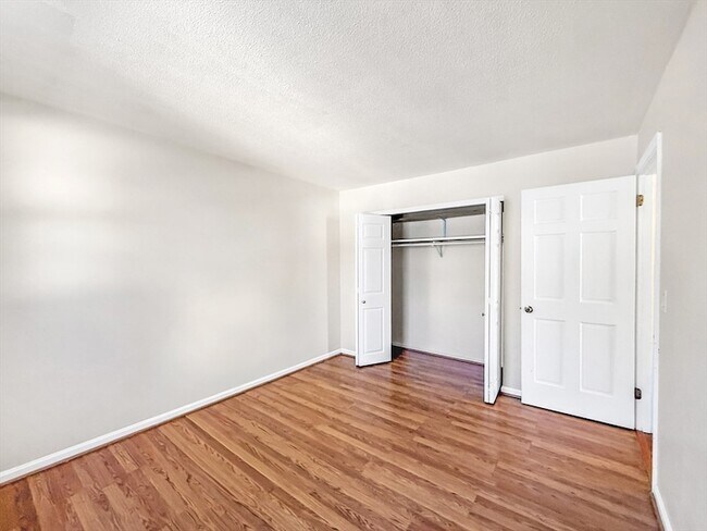 Building Photo - 6 Venice St