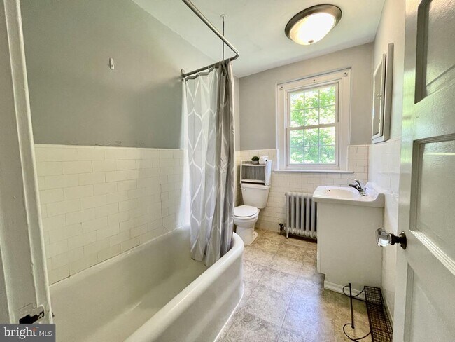 Building Photo - 217 West Ave