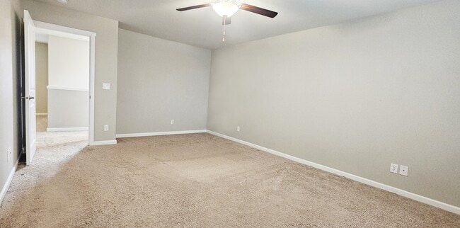 Building Photo - 640 Vickie Ln N