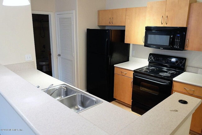 Building Photo - 8290 FL-211