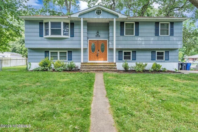 Building Photo - 518 River Dr